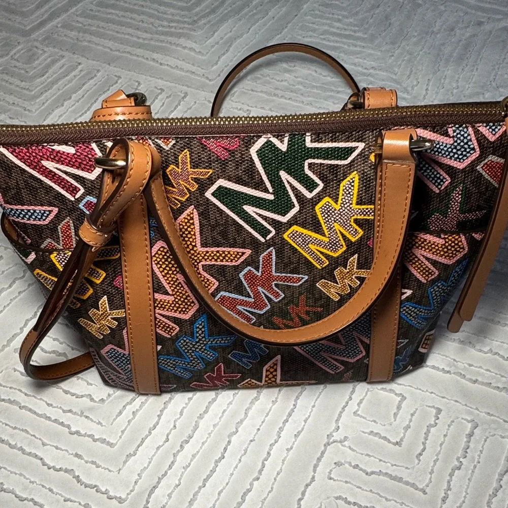 Michael Kors Sullivan Signature Multicolor Satchel cute! - Picture 2 of 5